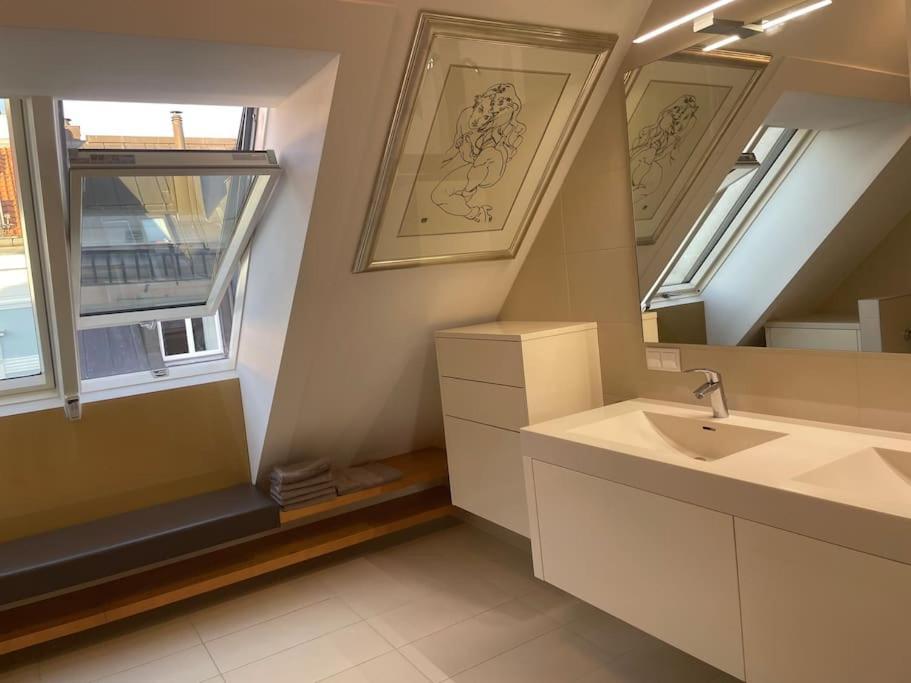 Rooftop Terrace- Panoramablick Ueber Wien Apartment Luaran gambar